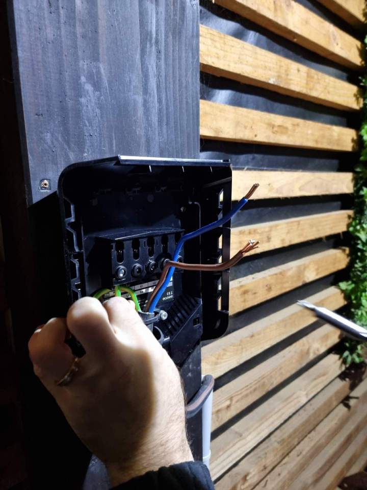 Installation borne de recharge standard Nantes