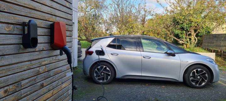 Pose et mise en service de bornes de recharge