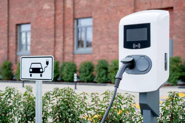 Installateurs qualifiés bornes de recharge Nantes