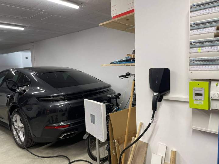 Installateurs aguerris borne de recharge voitures hybrides Nantes